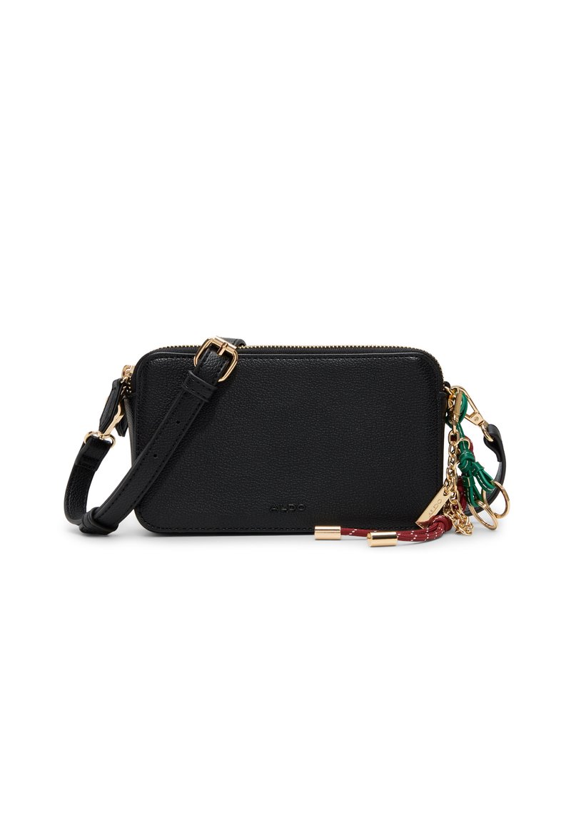 Svart läder crossbody-väska med dragkedja, strukturerad yta, avtagbar rem och dekorativ kedja med färgglada detaljer.