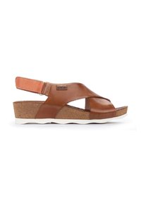 Sandalo wedge in pelle marrone con cinturini incrociati, soletta in sughero, punta arrotondata e cinturino regolabile sul tallone. Suola bianca e dettagli testurizzati.