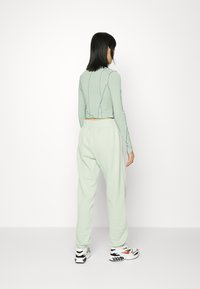 Nike Sportswear W NSW ESSNTL PANT FLC TREND - Calças de fato de treino - seafoam/black