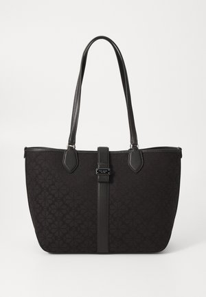 Sac fourre-tout noir à motif floral, avec deux bretelles d'épaule, et une sangle centrale en cuir ornée d'une petite plaque métallique avec logo.