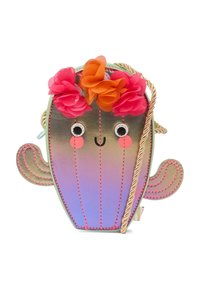 Cactusvormige tas met metallic gradient afwerking, roze en oranje nep bloemen, zwarte ogen en een gouden gevlochten schouderband. Roze stiksels als accent.