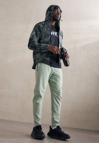 Nike Performance FLEX REP - Tepláky - jade horizon