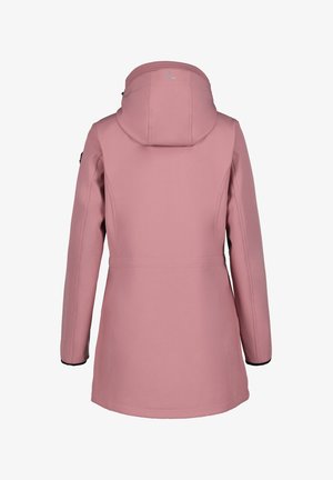 Giacca softshell rosa con cappuccio, caratterizzata da un design aderente e polsini neri a contrasto. Texture liscia e stile minimalista.