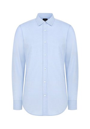 Jasnoniebieska koszula na długi rękaw zapinana na guziki, z ostrym kołnierzykiem i siedmioma białymi guzikami z przodu.