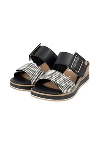 Schwarz-weiße Rutschsandalen mit einem geflochtenen Obermaterial, breiten Riemen, einer großen Schnalle und einer gepolsterten Innensohle. Verfügt über eine strapazierfähige Gummisohle.