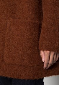 Marc O'Polo DENIM OVERSIZED LONG OPEN CARDIGAN WITH FRONT PATCH POCKETS - Casaco de malha - autumn leaf