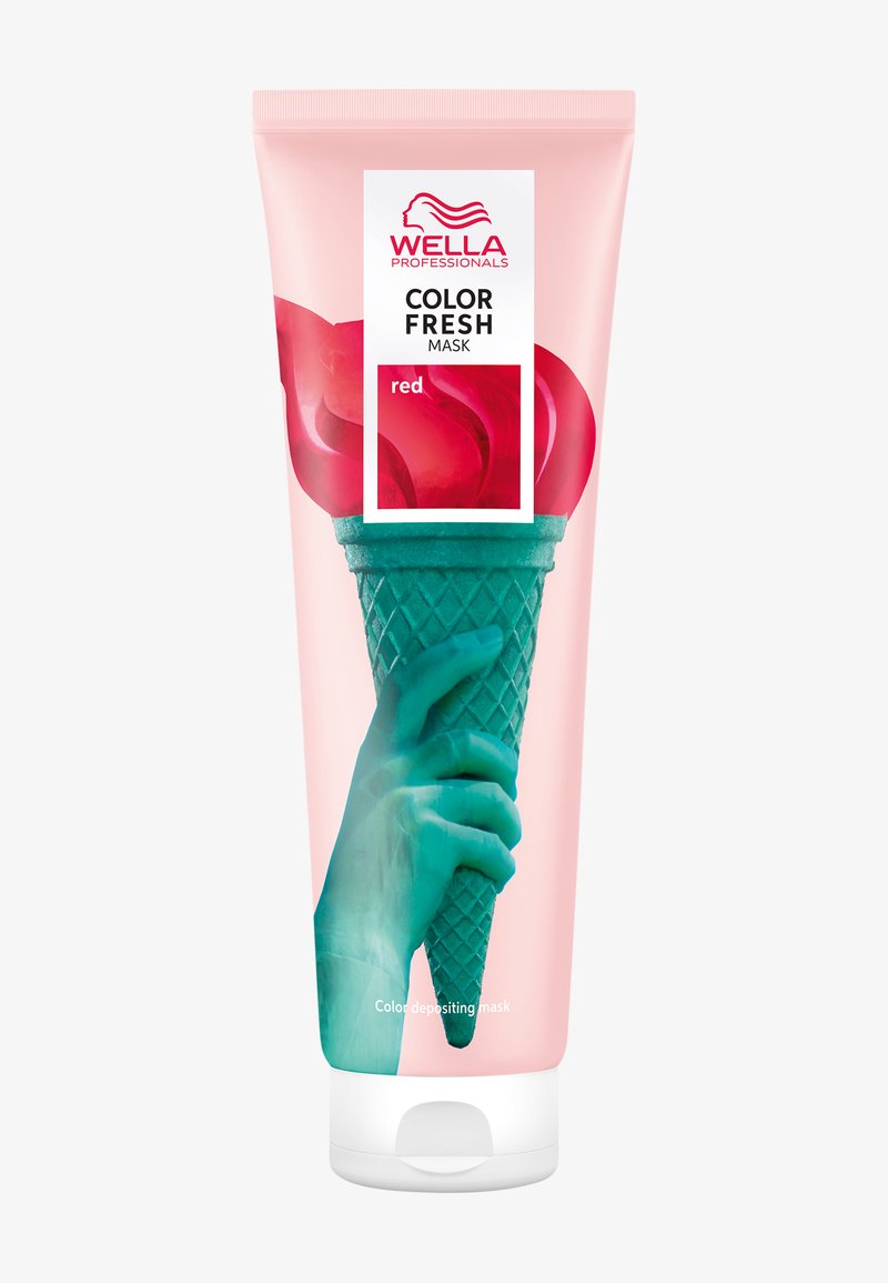 Wella Color Fresh Mask in een roze tube heeft een ontwerp van rode ijsroom met een teal-cone en hand, gelabeld als "rood" voor kleurafgifte.