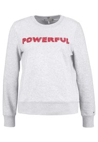 Sudadera gris de manga larga, con la palabra "PODEROSO" en letras rojas en negrita en el pecho. Tejido suave y texturizado.