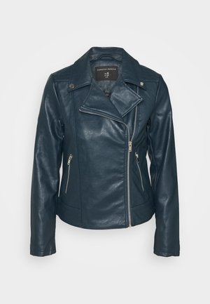 Donkerblauwe dames bikerjack van imitatieleder met asymmetrische zilverkleurige rits en ritssluitingen aan de zijkant, voorzien van een reverskraag met drukknopen.