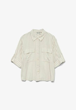 Lühikeste varrukatega, nööbitav särk heledast beežist kangast tumevertikaalsete triipudega. Omab kahte rinnataskut ja üleskeeratud varrukat.