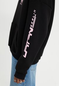 YOURTURN Jersey con capucha - black