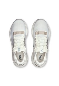 On CLOUDNOVA 2 - Sneakers laag - ice   sand