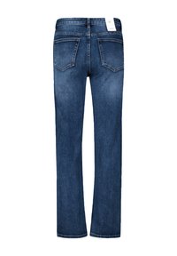 Blauwe spijkerbroek met een recht model, vijf zakken en een klassieke vervaagde textuur, met een taillebandlabel zichtbaar aan de achterkant.