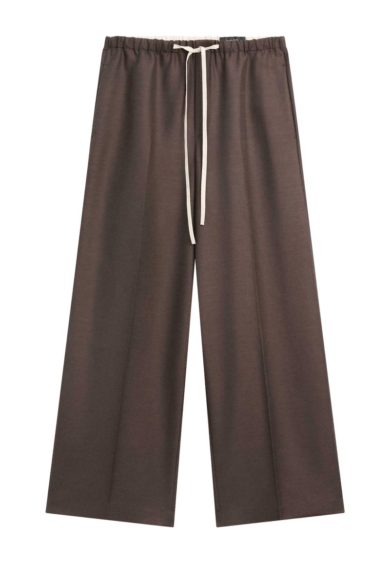 Brune bukser med vidde i benene, elastisk talje og hvid snor, lavet af blødt stof.