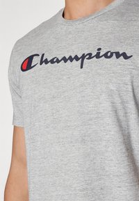 Champion ICONS CREWNECK LARGE LOGO - Camiseta estampada - grey