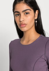 Weekday Camisola de manga comprida - purple