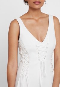 Forever New Vapaa-ajan mekko - off-white