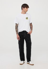 Terranova OVER CON CUCITURE CONTRASTO - Pantaloni cargo - nero