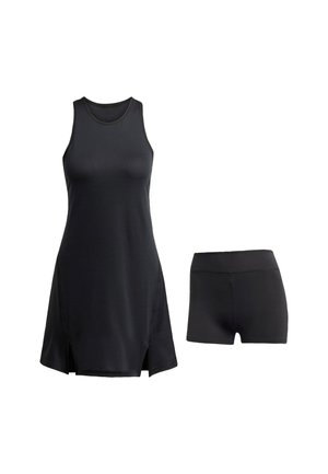 Robe de sport noire avec un design sans manches, dotée de fentes latérales, associée à un short noir assorti. Fabriquée en tissu lisse et extensible.
