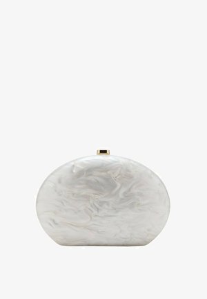 Witte marmeren acryl clutch met ronde vorm en gouden hardware. Gladde textuur met draaiende patronen, voorzien van een bovenklep.