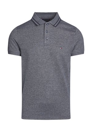 Polo texturé gris pour homme avec manches courtes, patte à trois boutons, col rayé et petit logo Tommy Hilfiger sur la poitrine.