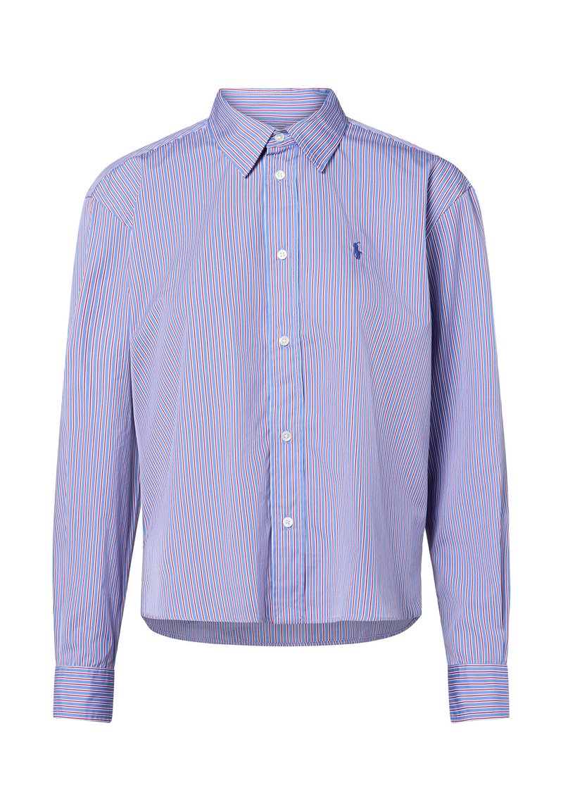 Chemise à boutons rayée en bleu clair avec des rayures verticales rouges et blanches. Elle possède un col, des manches longues et un ourlet arrondi.