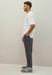 Next CORDUROY TROUSERS REGULAR FIT - Kalhoty - grey