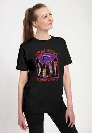 - T-shirt z nadrukiem