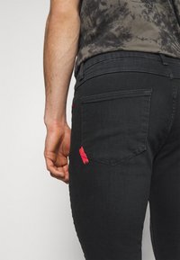 11 DEGREES Calças de ganga de corte skinny - washed black