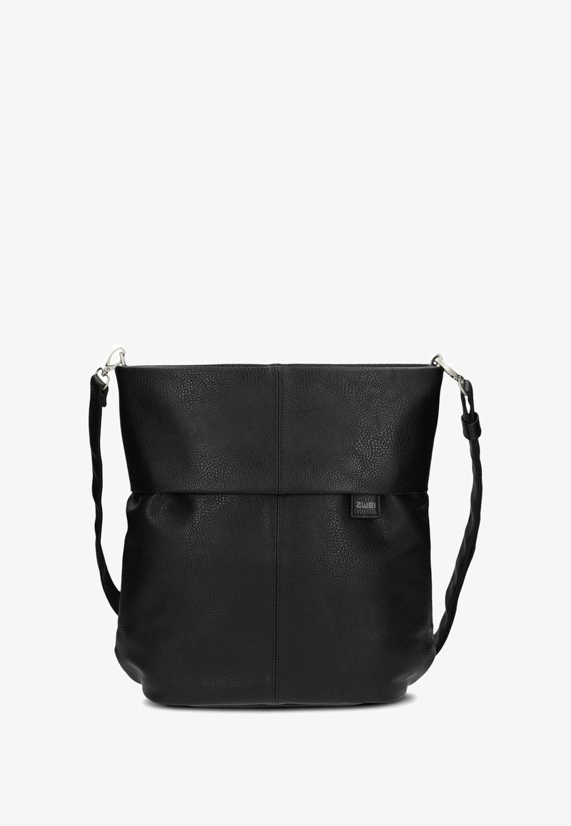 Borsa a spalla in pelle nera con finitura testurizzata, dotata di una lunga tracolla, chiusura con zip e un dettaglio di cucitura orizzontale al centro.