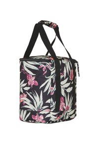 Bolso tote negro aislado con un estampado floral de hojas tropicales rosas y verdes, con dobles asas negras y cierre de cremallera. Forma rectangular compacta.