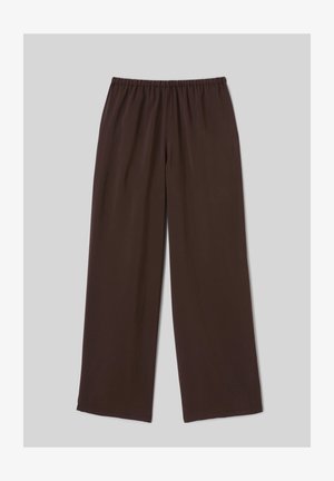 Pantalon marron à jambes larges avec une ceinture élastique, posé à plat sur un fond gris clair.
