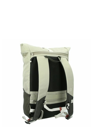 Zaino di colore nero e beige, con spallacci imbottiti, tasche con zip e cinghie regolabili per il petto e la vita.