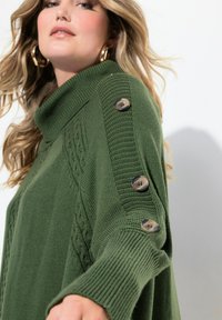 MIAMODA PONCHO-STYLE ZOPFMUSTER ZIPFELSAUM - Strickpullover - dark green