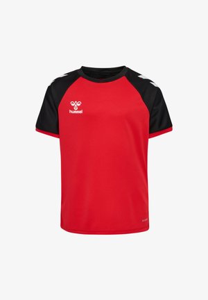 Rotes Sportshirt mit kurzen Ärmeln und schwarzen Raglanärmeln, mit dem "Hummel"-Logo auf der Brust und weißen Akzenten an den Ärmeln.