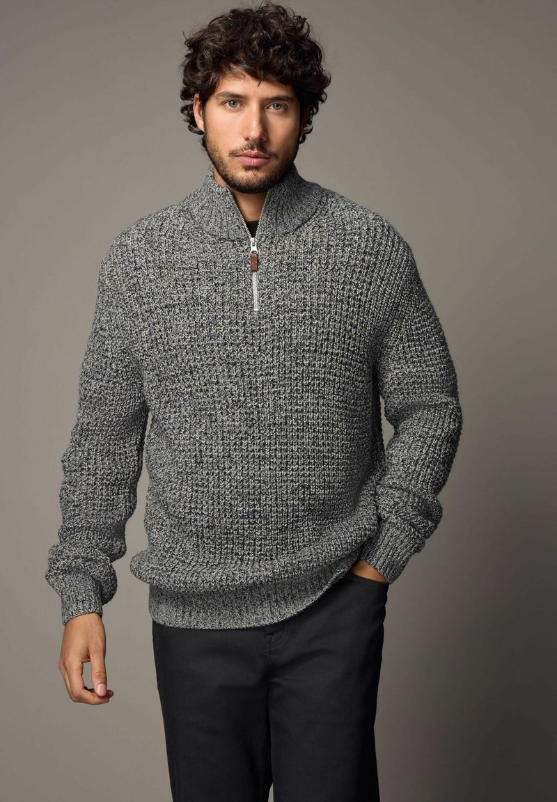 Pull en coton homme avec maille fantaisie sur l’avant gris fonce | GEMO