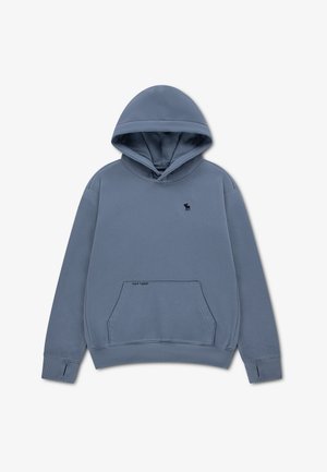 Sweat à capuche bleu avec poche avant, poignets côtelés avec trous pour les pouces et petit logo élan brodé sur le côté gauche de la poitrine.