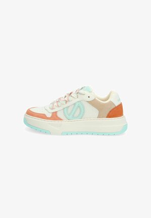 Niedrig geschnittenen Sneaker mit einem Obermaterial aus Mesh in Creme, Orange und Mint. Verfügt über strukturierte Materialien, mehrfarbige Schnürsenkel und eine Sohle aus mintgrünem Gummi.
