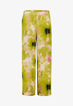 Bukser med vide ben og høj talje, der har et grøn, pink og cremefarvet tie-dye blomsterprint over hele stoffet.