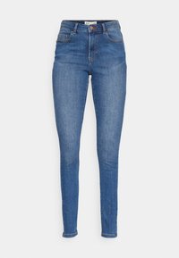 Vaqueros pitillo en denim azul medio, diseño de talle alto, estilo con cinco bolsillos, con un solo botón delantero y cierre de cremallera. Textura de superficie lisa.