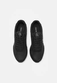 Calvin Klein Jeans RETRO RUNNER ICONIC - Tenisice - triple black
