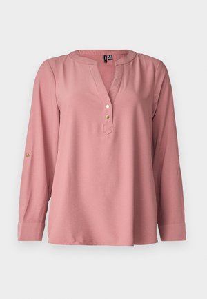 Langärmlige, rosafarbene Bluse mit V-Ausschnitt, rundem Kragen, drei goldenen Knöpfen und hochkrempelbaren Ärmeln. Glattes Gewebe mit minimaler Textur.