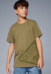 Guess JUNIOR BOY  - Triko s potiskem - army olive