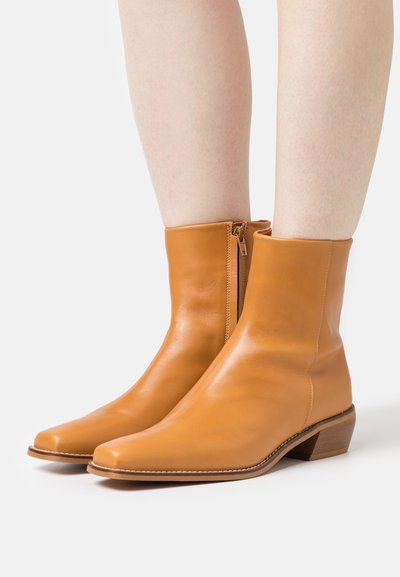 Holzweiler MIMMI BOOT - Bottines - camel