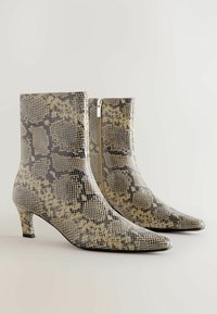 REGULAR FIT - FOREVER COMFORT CHISEL TOE  - Botines - snake
