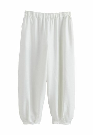 Witte loszittende broek met elastische tailleband en boorden, gemaakt van lichte stof, weergegeven op een effen witte achtergrond.