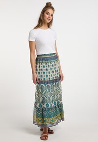 Maxi rok van lichte, doorschijnende stof met een bloemen- en geometrisch patroon in blauw, groen en geel, afgezet met een elastische tailleband.