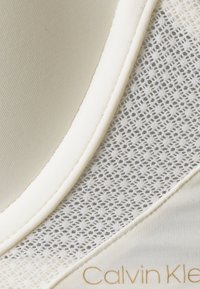 Calvin Klein Underwear PUSH UP PLUNGE PERFECTLY FIT - Soutien de t-shirt - ivory