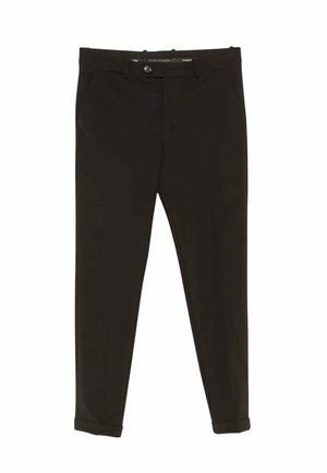 Pantaloni neri realizzati in tessuto liscio. Presentano tasche frontali, chiusura con bottoni e risvolti. Design elegante e forma attillata.