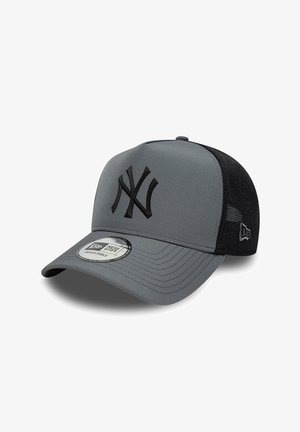 Casquette de baseball réglable New Era grise et noire avec dos en filet et logo New York Yankees noir en relief sur le panneau avant.